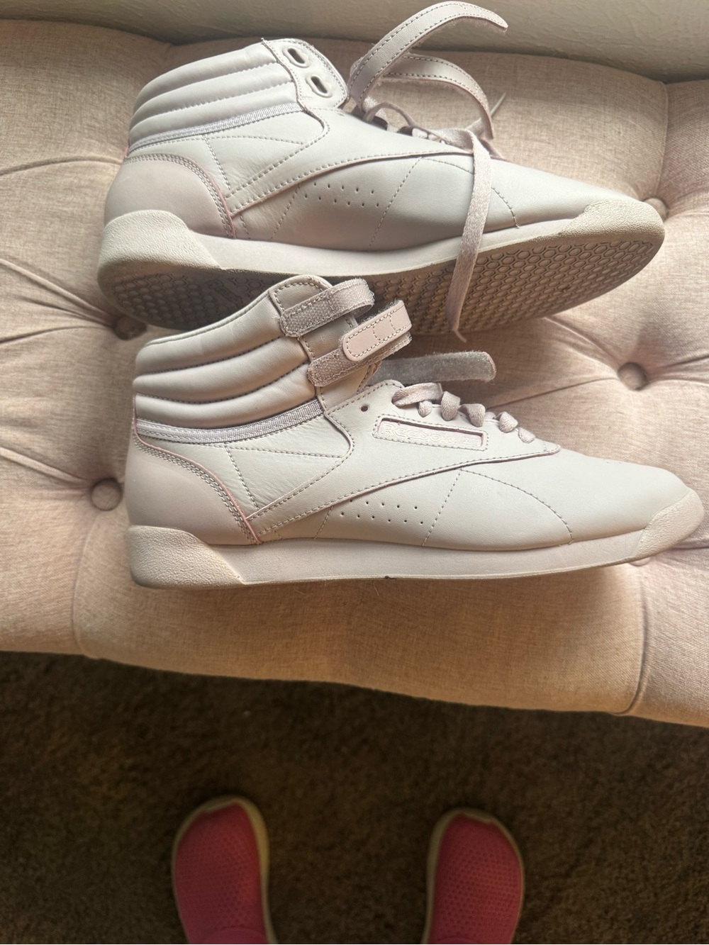 Women’s High-Top Reebok Leather Sneakers in Light lavender